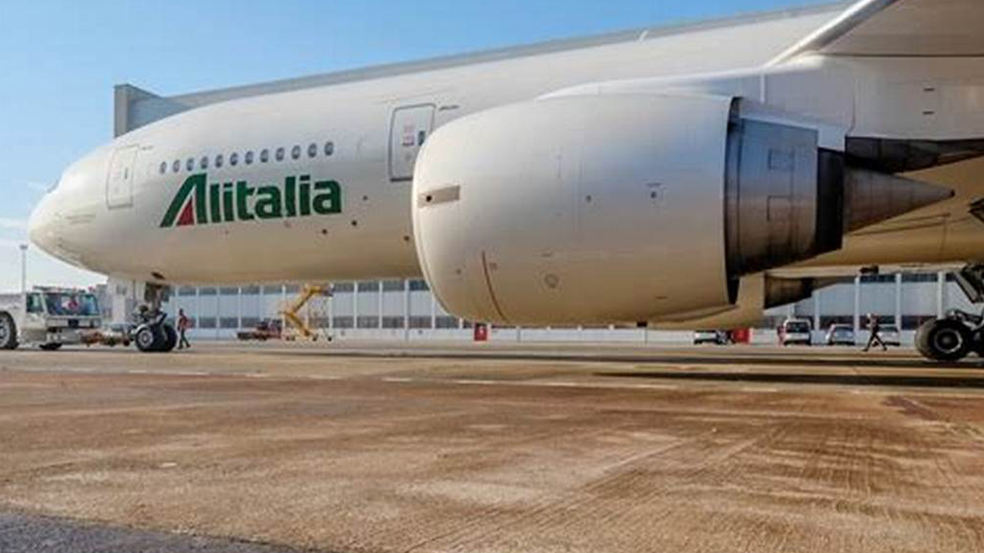 Italy airport strike Hundreds of flights cancelled as walkout causes chaos